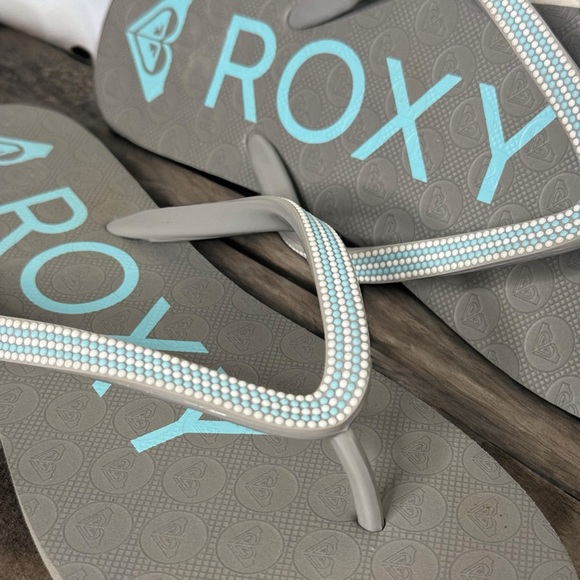 Roxy Crush III Women’s Flip Flops Gray w/ Blue & White Beaded Straps - Picture 3 of 12